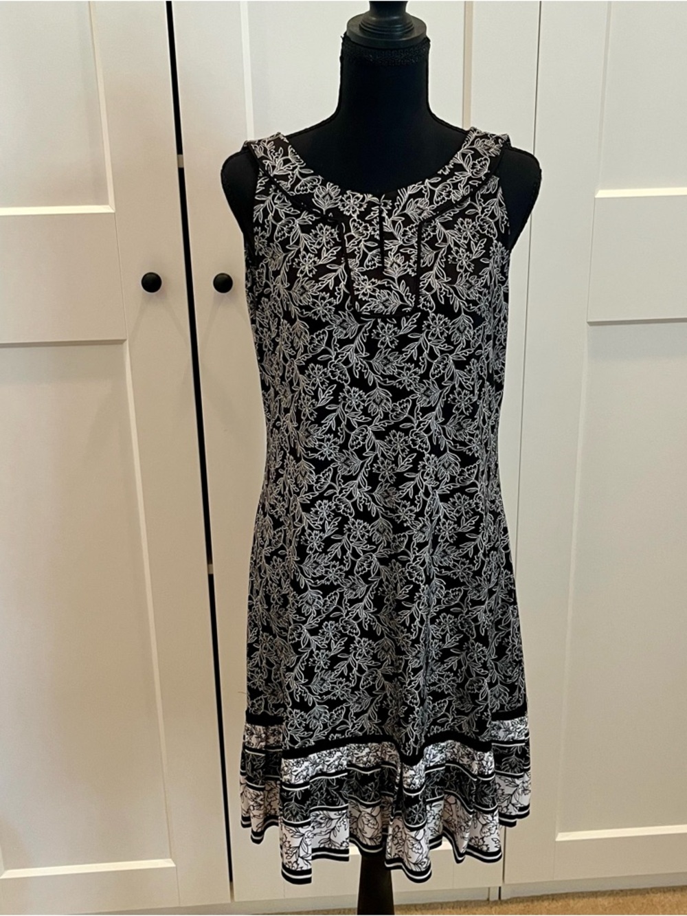 White House Black Market Black & White Floral Ruffle Neck Dress